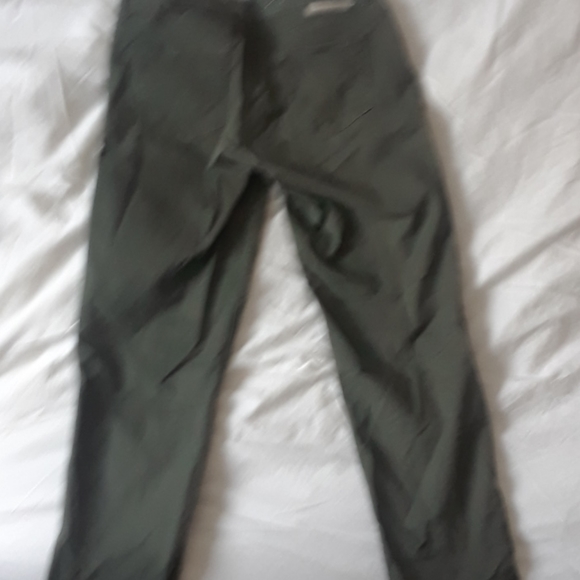 Calvin Klein Capris - Picture 2 of 2